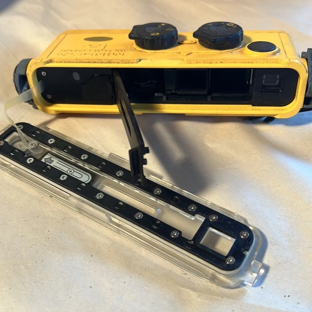 VTG Minolta Weathermatic A 110 Waterproof Underwater Diving Camera & Strap